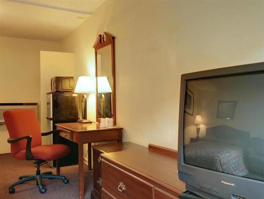 Budget Host Inn Arlington Exterior foto